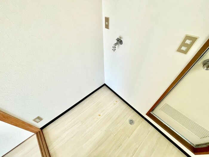 物件内観写真16　(洗濯機置場)