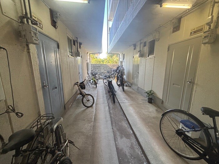 物件外観写真4　(エントランス部分)