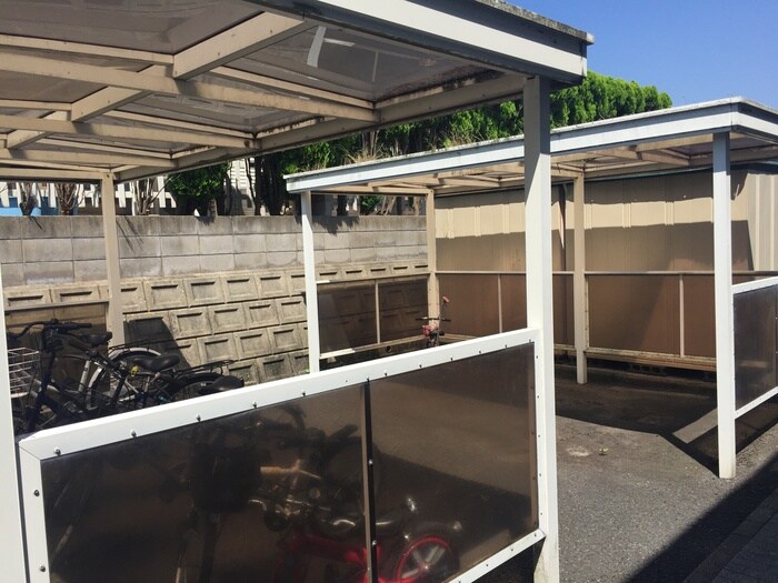 物件外観写真2　(駐輪場)