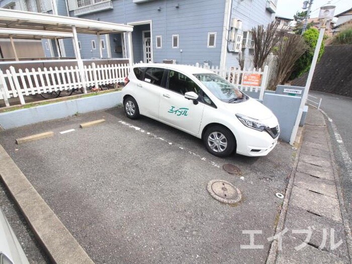 物件外観写真4　(駐車場)