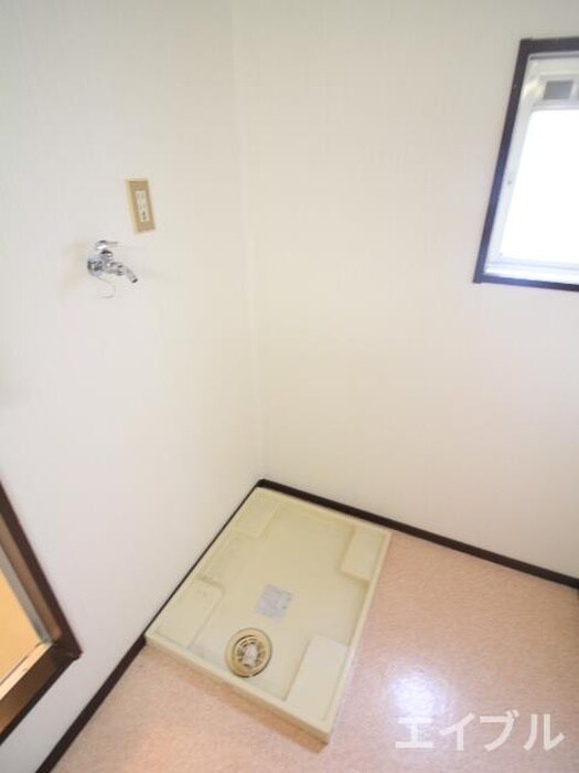 物件内観写真18　(洗濯機置場)