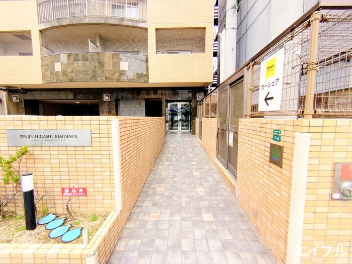 物件外観写真2　(エントランス部分)