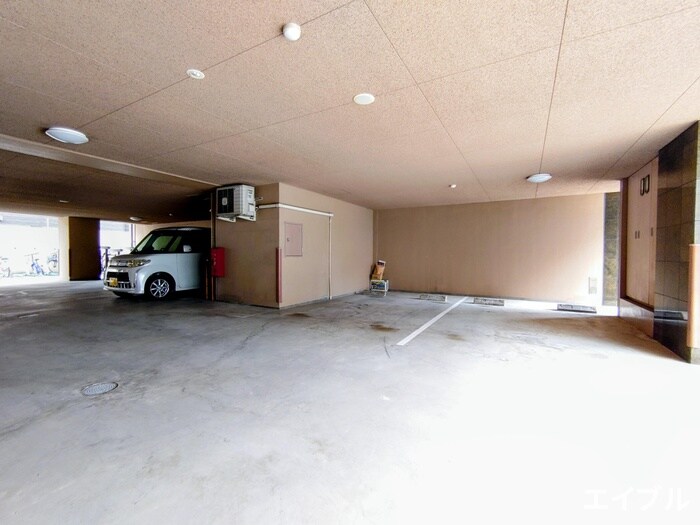 物件外観写真4　(駐車場)