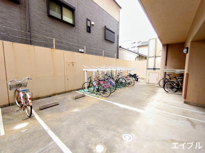 物件外観写真5　(駐輪場)