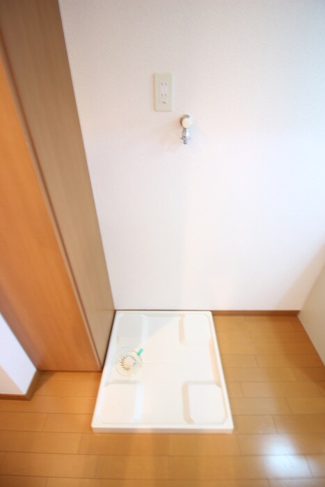 物件内観写真14　(洗濯機置場)