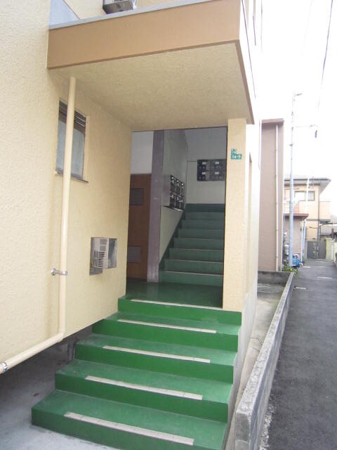 物件外観写真3　(エントランス部分)