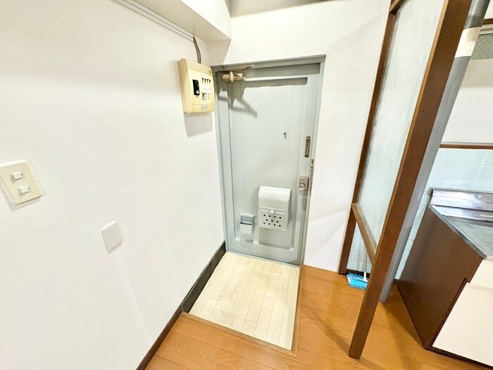物件内観写真12　(玄関)