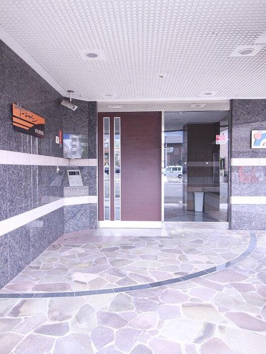 物件外観写真4　(エントランス部分)