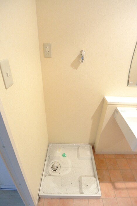 物件内観写真13　(洗濯機置場)