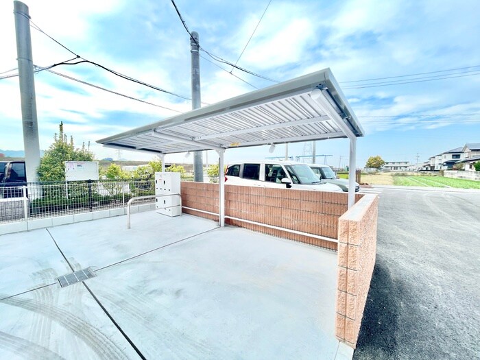 物件外観写真3　(駐輪場)