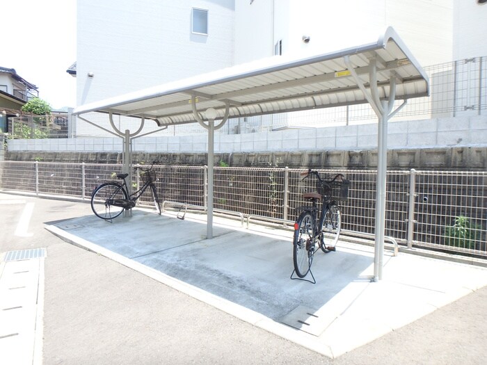 物件外観写真3　(駐輪場)
