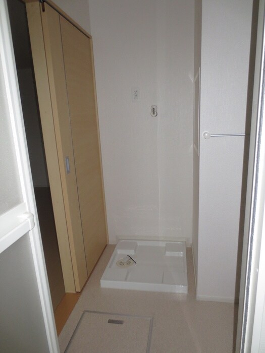 物件内観写真9　(洗濯機置場)