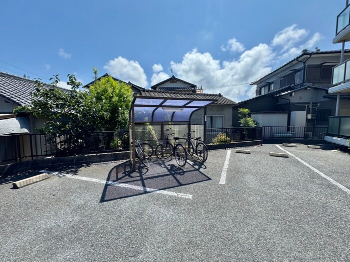 物件外観写真3　(駐車場)