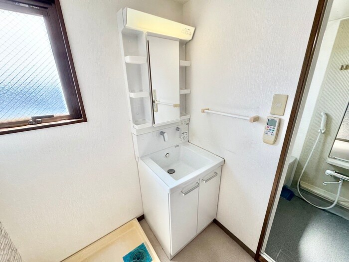 物件内観写真8　(洗面)