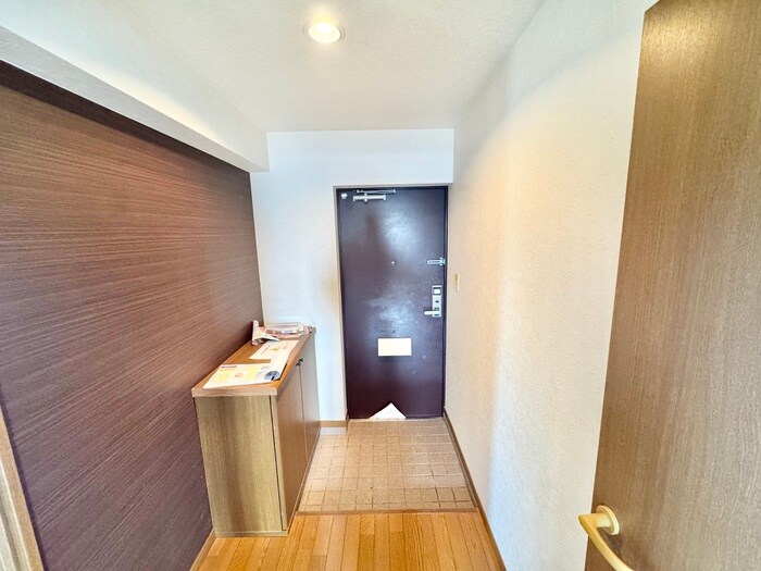 物件内観写真11　(玄関)