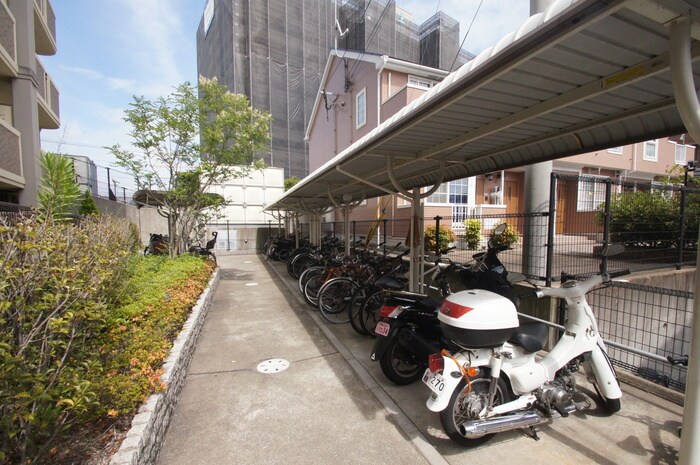 物件外観写真4　(駐輪場)