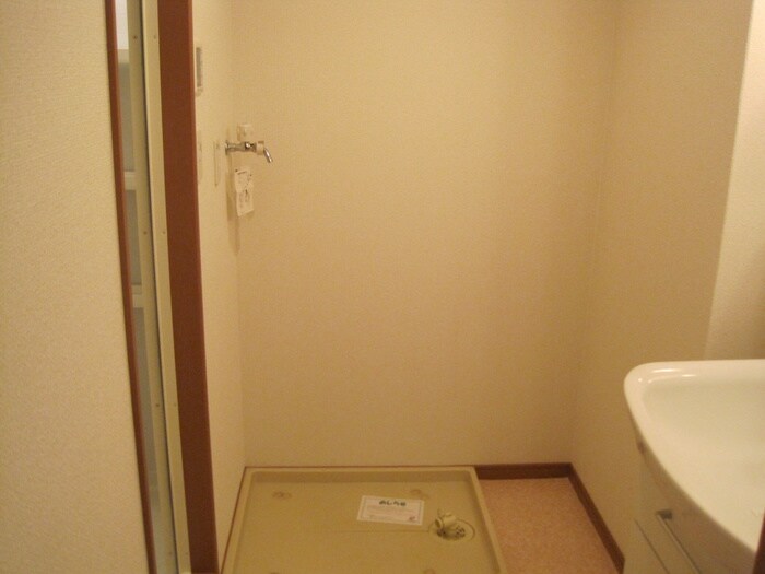 物件内観写真12　(洗濯機置場)