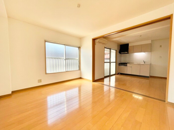 物件内観写真2　(居室)