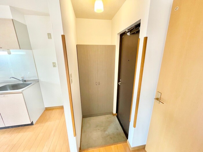 物件内観写真8　(玄関)