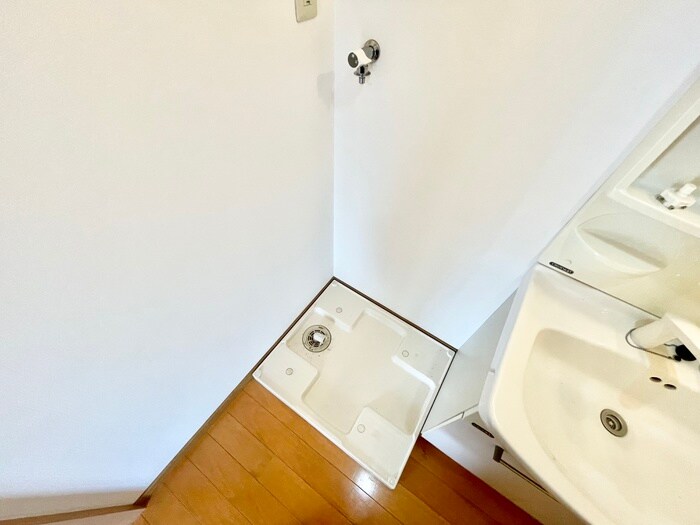 物件内観写真11　(洗濯機置場)