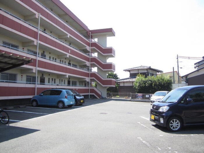 物件外観写真2　(駐車場)