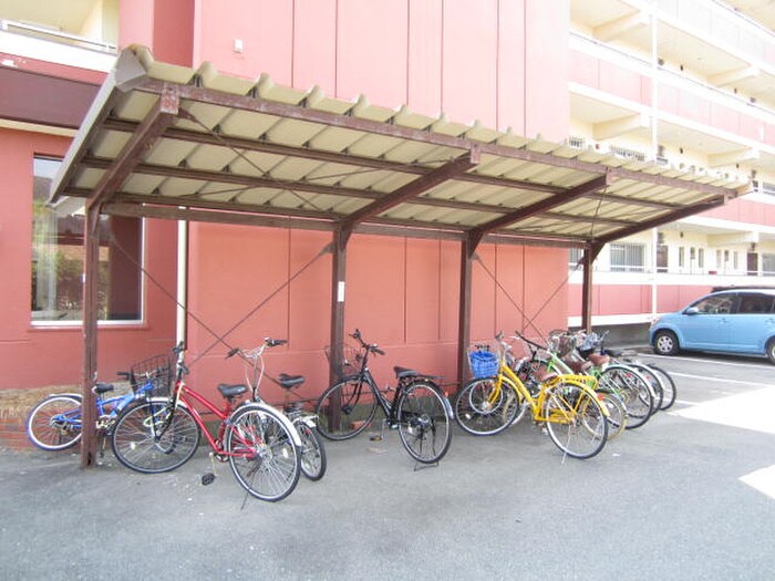 物件外観写真4　(駐輪場)