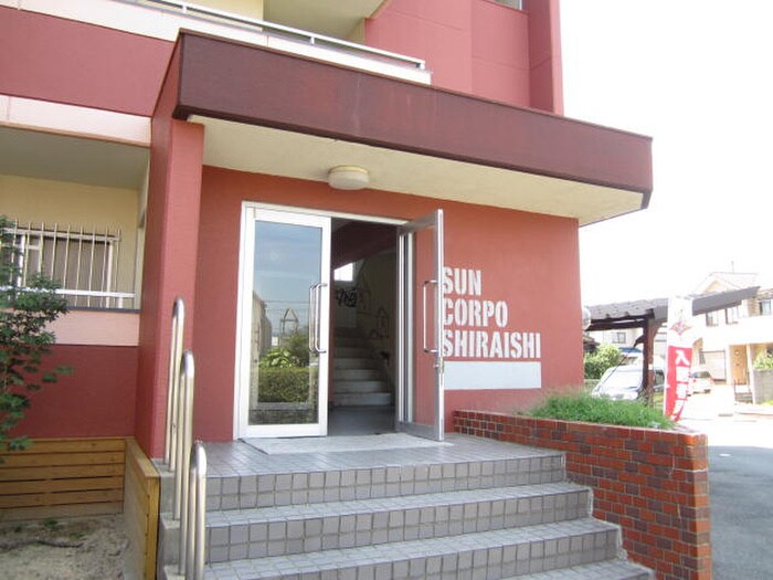 物件外観写真6　(エントランス部分)