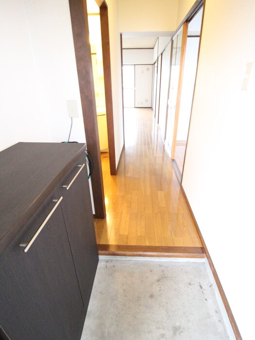 物件内観写真12　(玄関)