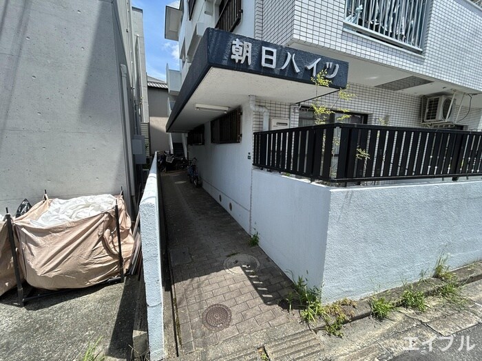 物件外観写真3　(エントランス部分)