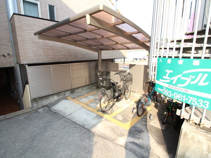 物件外観写真2　(駐輪場)