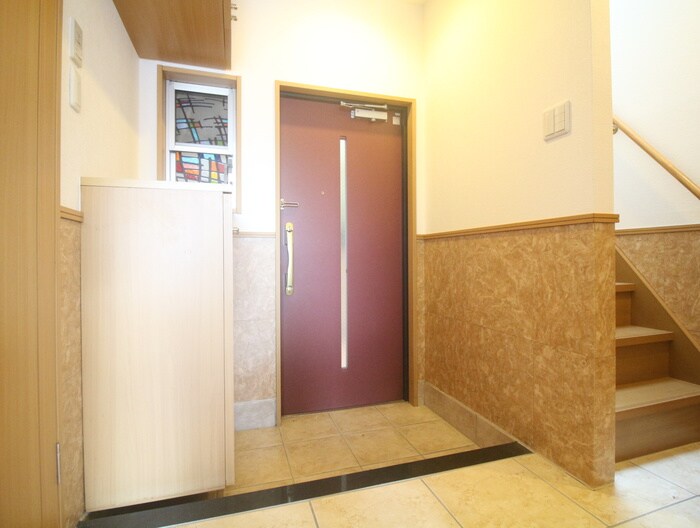 物件内観写真12　(玄関)