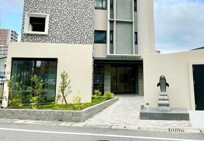 物件外観写真3　(エントランス部分)