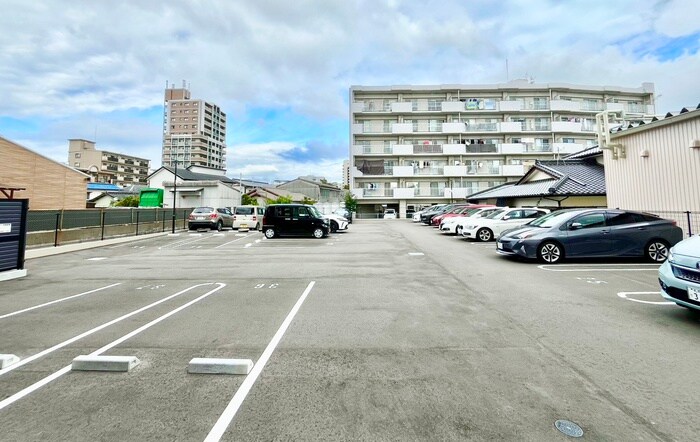 物件外観写真5　(駐車場)