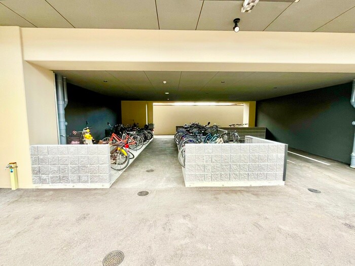物件外観写真6　(駐輪場)