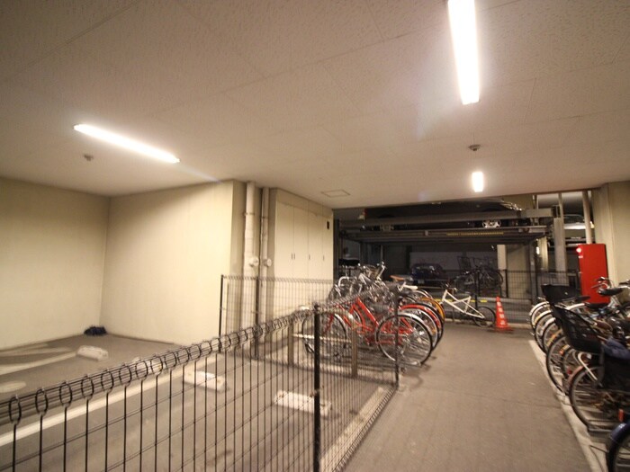 物件外観写真4　(駐輪場)