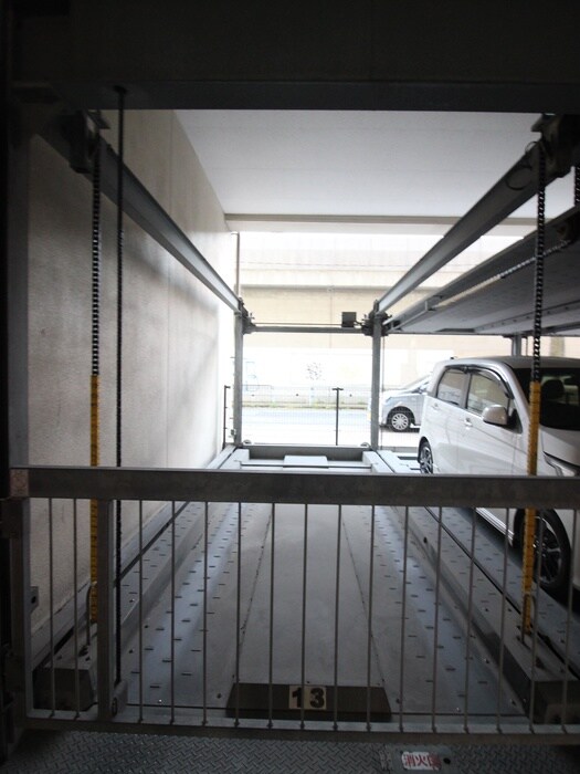 物件外観写真5　(駐車場)