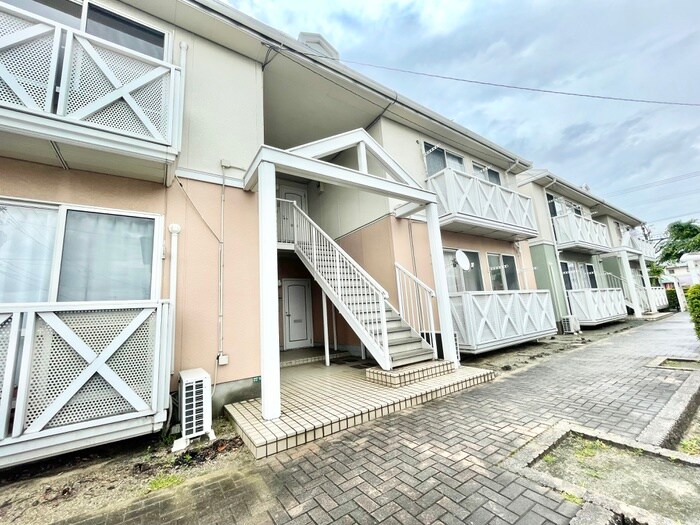 物件外観写真4　(エントランス部分)