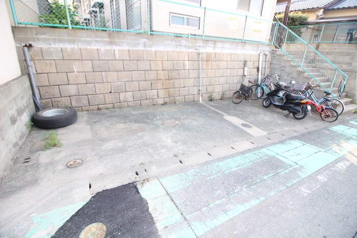 物件外観写真3　(駐車場)