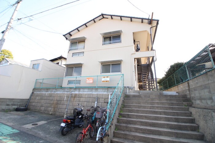 物件外観写真5　(エントランス部分)