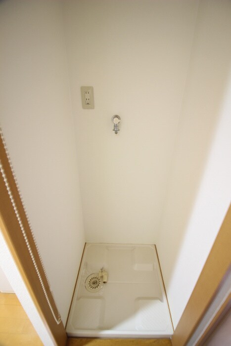 物件内観写真12　(洗濯機置場)