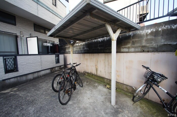 物件外観写真4　(駐輪場)