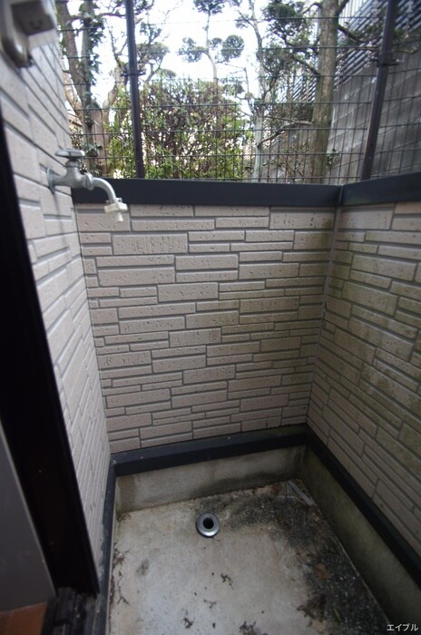 物件内観写真16　(洗濯機置場)