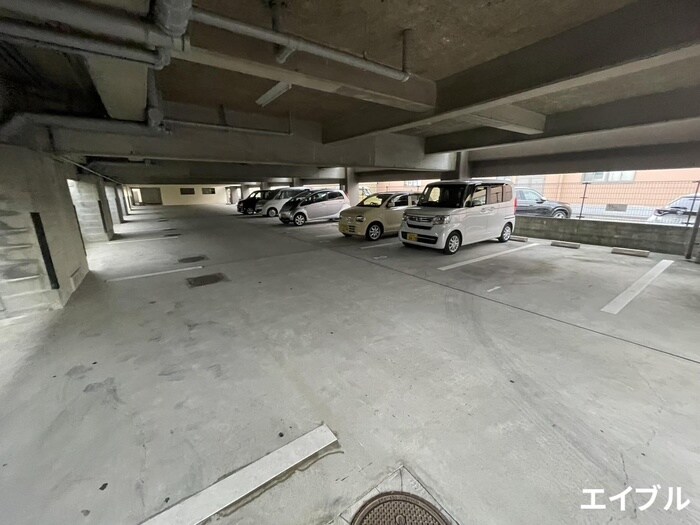 物件外観写真4　(駐車場)