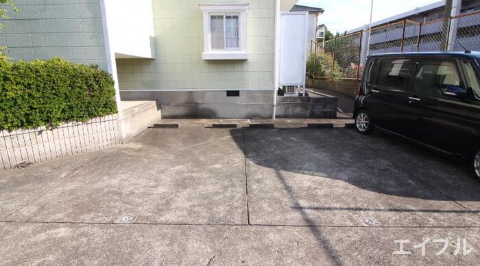物件外観写真4　(駐車場)