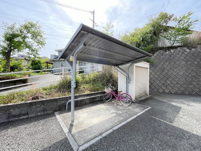 物件外観写真4　(駐輪場)