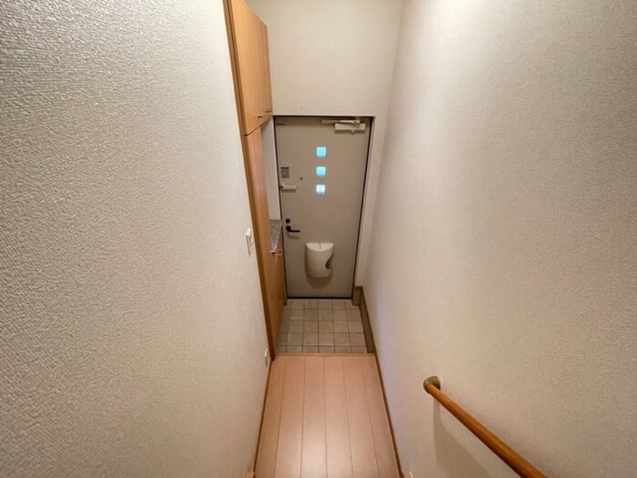 物件内観写真13　(玄関)