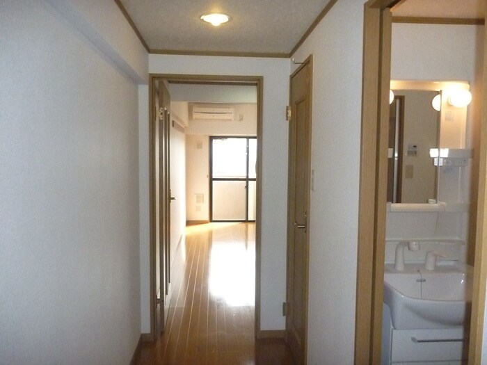 物件内観写真7　(玄関)