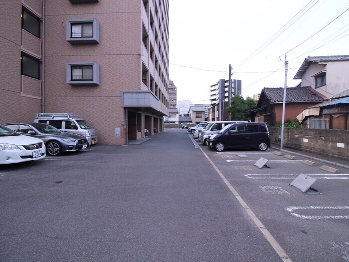 物件外観写真4　(駐車場)