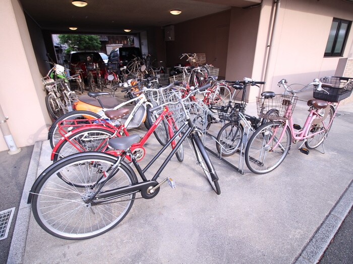 物件外観写真5　(駐輪場)