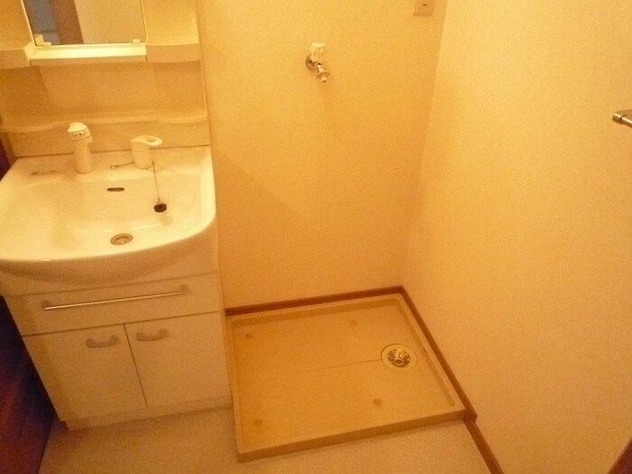 物件内観写真13　(洗濯機置場)